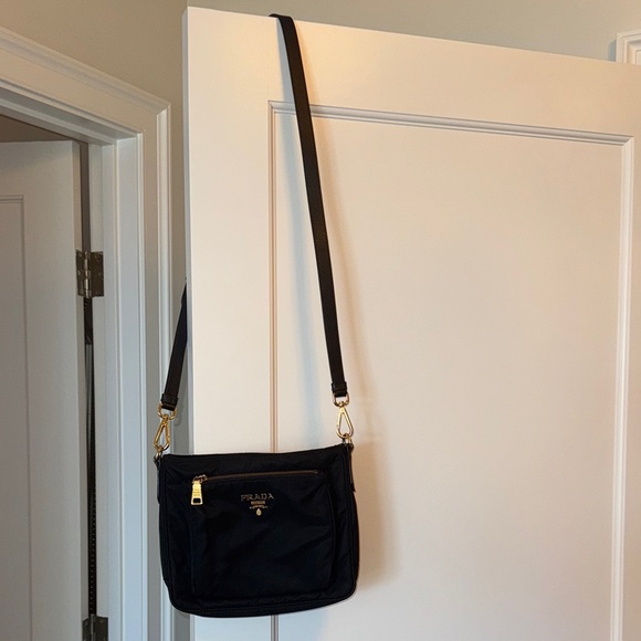 Prada Elegant Black Crossbody Bag - Picture 1 of 10